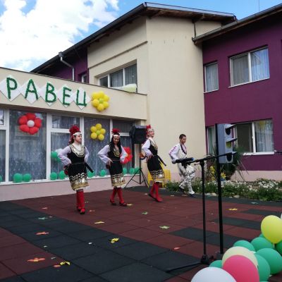 ДГ "Здравец" - ДГ Здравец - Костенец